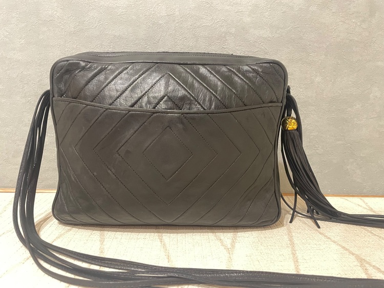 CHANEL 1番台 ダイヤステッチ フリンジ GD金具 レザー ショルダーバッ（ブランドバッグ）の商品画像 - 査定依頼日：2025年9月15日 - 最高査定価格：150,000円