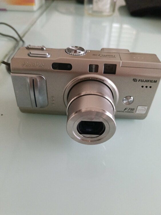 Finepix ７１０（カメラ）の商品画像 - 査定依頼日：2026年9月24日 - 最高査定価格：10,000円