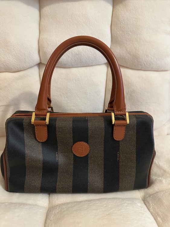 フェンディ  （ブランドバッグ）の商品画像 - 査定依頼日：2025年9月20日 - 最高査定価格：30,000円