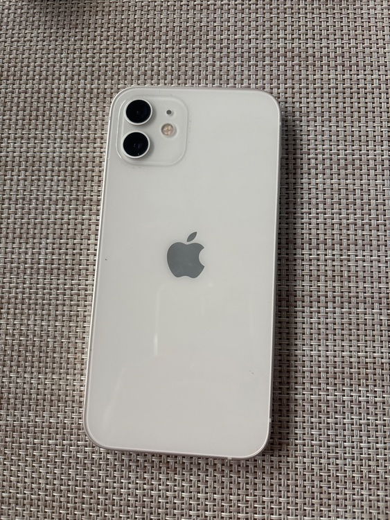 ホワイト（スマホ）の商品画像 - 査定依頼日：2026年5月30日 - 最高査定価格：25,000円
