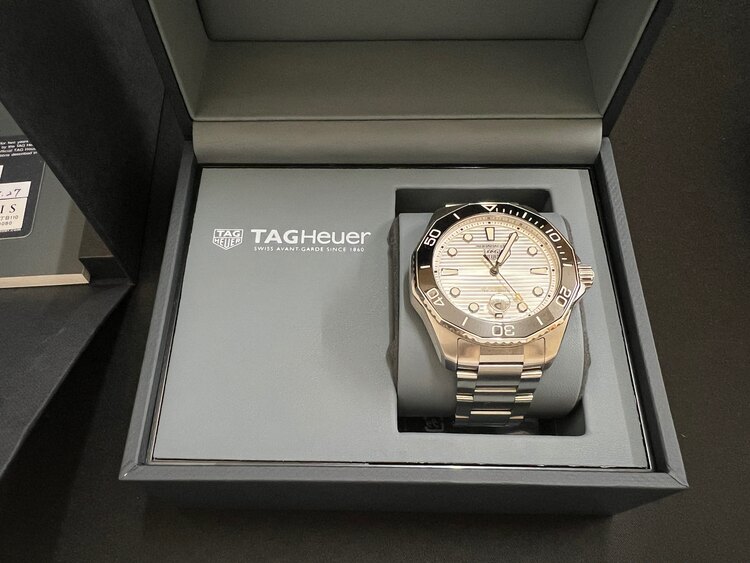 タグホイヤー アクアレーサー WBP201C.BRE778（高級時計）の商品画像 - 査定依頼日：2025年5月20日 - 最高査定価格：255,000円