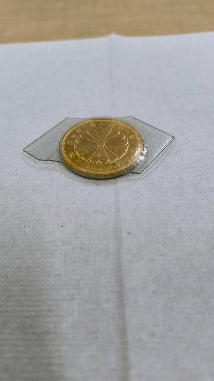 昭和61年 天皇陛下御在位60年記念１０万円金貨（金・貴金属）の商品画像 - 査定依頼日：2025年12月24日 - 最高査定価格：100,000円