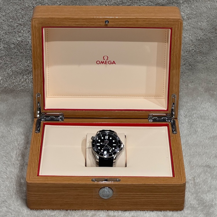 ダイバー300M　コーアクシャル　マスター　クロノメーター（高級時計）の商品画像 - 査定依頼日：2025年11月18日 - 最高査定価格：585,000円