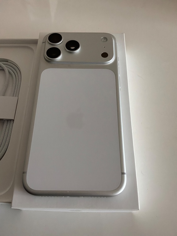iPhone iPhone 17 Pro Max 256GB SIMフリー（スマホ）の商品画像 - 査定依頼日：2026年9月19日 - 最高査定価格：167,500円