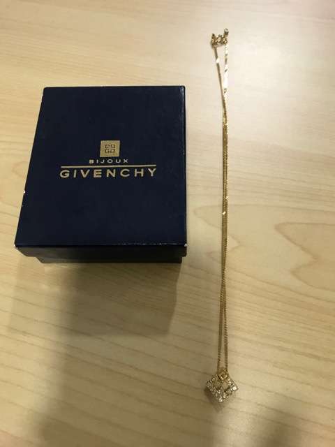 ジバンシー　ネックレス　ゴールド（金・貴金属）の商品画像 - 査定依頼日：2023年6月28日 - 最高査定価格：1,000円