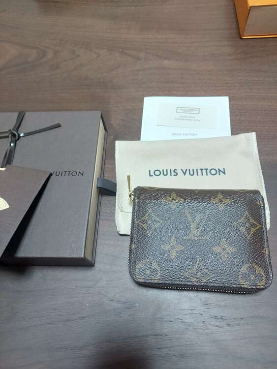 ジッピーコインパース（ブランド財布・小物）の商品画像 - 査定依頼日：2025年1月26日 - 最高査定価格：25,000円