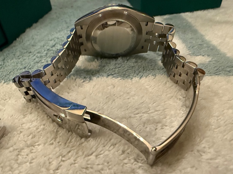 デイトジャスト41（高級時計）の商品画像 - 査定依頼日：2026年2月19日 - 最高査定価格：2,400,000円