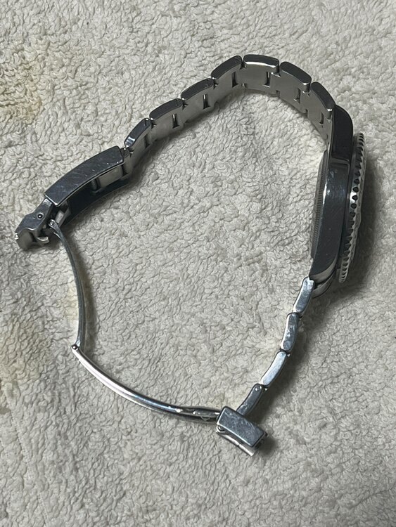 ロレックス GMTマスター 116710L（高級時計）の商品画像 - 査定依頼日：2024年12月11日 - 最高査定価格：1,750,000円