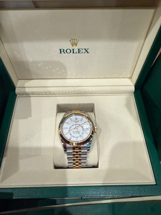 ロレックス スカイドゥエラー （高級時計）の商品画像 - 査定依頼日：2025年7月15日 - 最高査定価格：3,300,000円