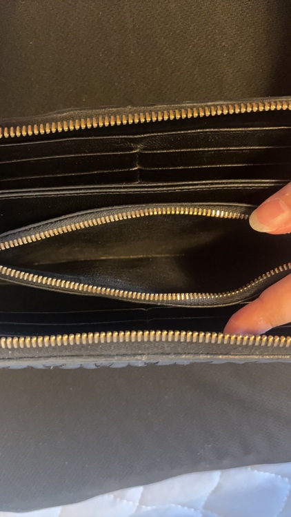 ミュウミュウマテラッセ長財布（ブランド財布・小物）の商品画像 - 査定依頼日：2025年9月19日 - 最高査定価格：2,000円