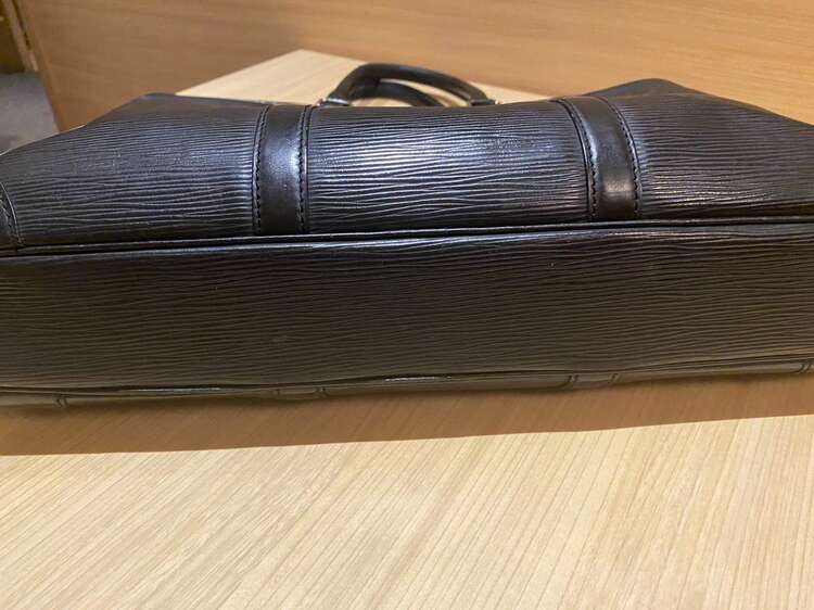 ポルトドキュマン ヴォワヤージュ ブリーフケース （ブランドバッグ）の商品画像 - 査定依頼日：2025年5月2日 - 最高査定価格：25,000円