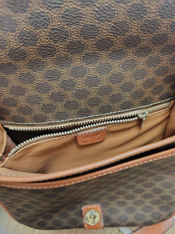 マカダム　ショルダーバッグ（ブランドバッグ）の商品画像 - 査定依頼日：2025年4月24日 - 最高査定価格：15,000円