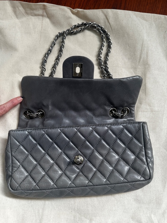 25cm　チェーンバック　グレー（ブランドバッグ）の商品画像 - 査定依頼日：2026年2月16日 - 最高査定価格：250,000円