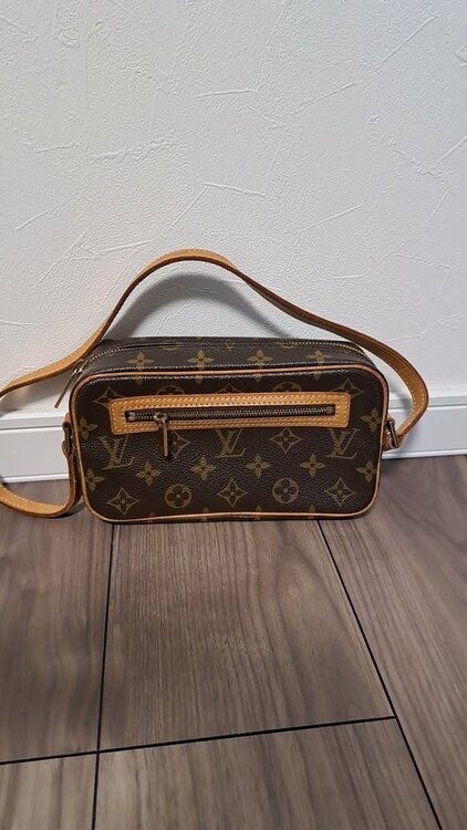 ショルダーバッグ（ブランドバッグ）の商品画像 - 査定依頼日：2026年2月3日 - 最高査定価格：100,000円