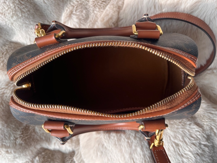 セリーヌ  （ブランドバッグ）の商品画像 - 査定依頼日：2025年12月9日 - 最高査定価格：150,000円