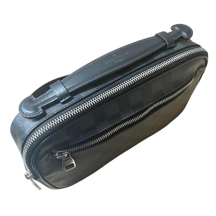 ダミエグラフィット　アンブレール　N41289（ブランドバッグ）の商品画像 - 査定依頼日：2026年1月10日 - 最高査定価格：90,000円