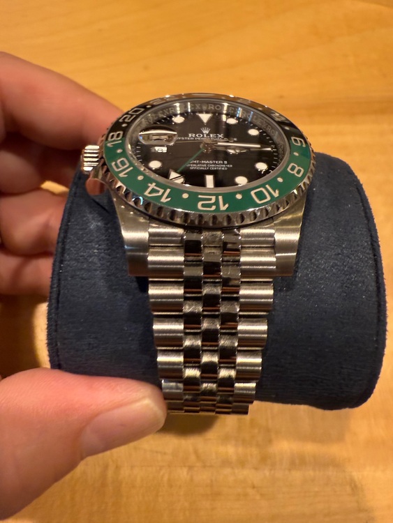 126720VTNR ステンレス　黒緑（高級時計）の商品画像 - 査定依頼日：2025年10月5日 - 最高査定価格：2,400,000円