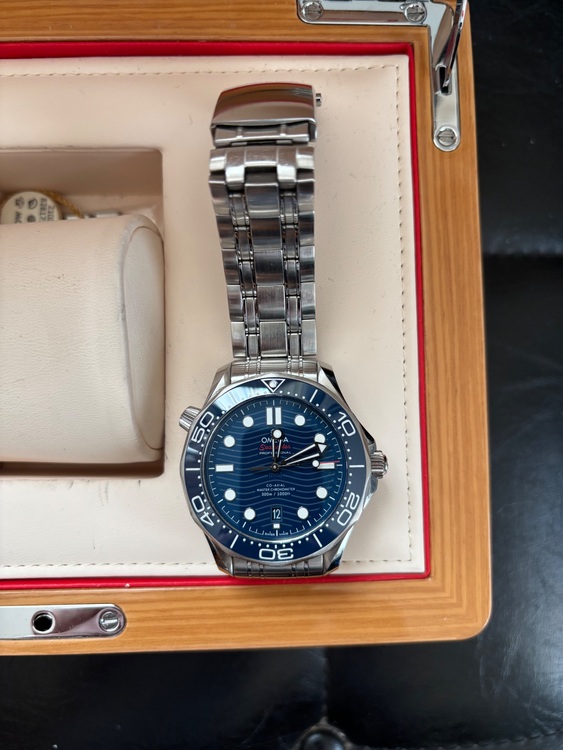 オメガ シーマスター ダイバー300M 210.30.42.20.03.001 （高級時計）の商品画像 - 査定依頼日：2025年8月31日 - 最高査定価格：560,000円