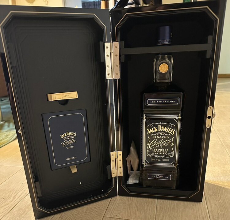 ジャックダニエル　シナトラセンチュリー（お酒）の商品画像 - 査定依頼日：2025年2月20日 - 最高査定価格：170,000円