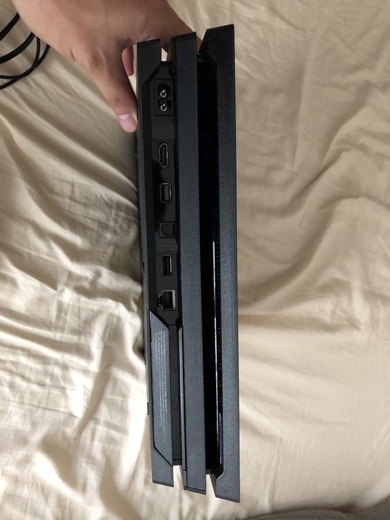 プレイステーション4 Pro本体 ジェットブラック(HDD 1TB/CUH-72（ゲーム機本体・ゲームソフト）の商品画像 - 査定依頼日：2020年7月16日 - 最高査定価格：26,000円