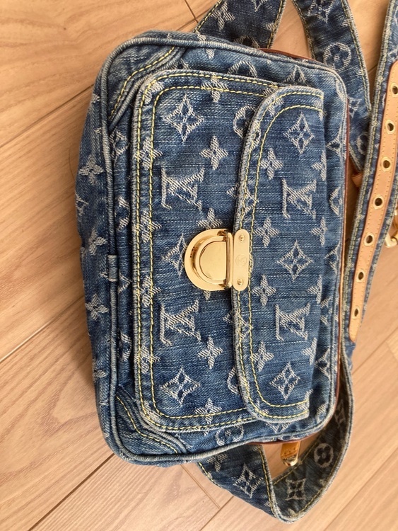 ウエスト ポーチ ボディ バッグ ブルー M95347（ブランドバッグ）の商品画像 - 査定依頼日：2026年3月25日 - 最高査定価格：280,000円