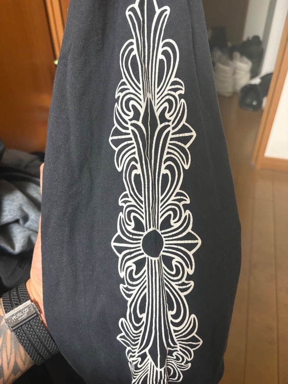 クロムハーツ マッティボーイ フラワー チョンパー ロングスリーブ Tシャツ（古着・ファッション）の商品画像 - 査定依頼日：2026年7月11日 - 最高査定価格：100,000円