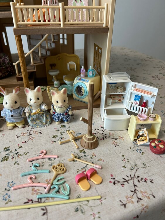 シルバニアファミリーセット（その他のおもちゃ）の商品画像 - 査定依頼日：2025年5月15日 - 最高査定価格：8,000円