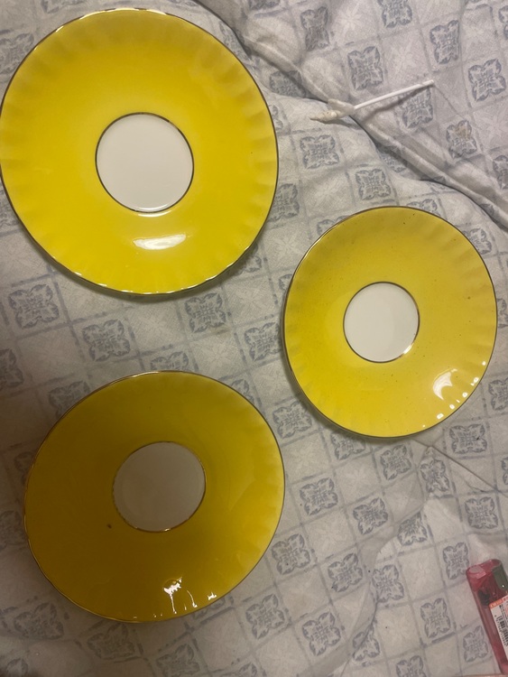 ティーカップ２個と皿３枚（美術品・骨董品）の商品画像 - 査定依頼日：2025年7月19日 - 最高査定価格：100,000円