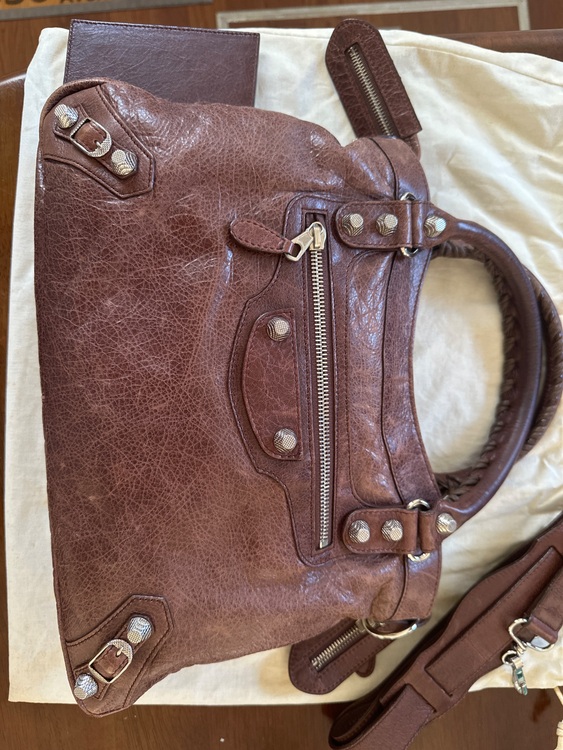 バレンシアガ  （ブランドバッグ）の商品画像 - 査定依頼日：2025年10月2日 - 最高査定価格：100,000円