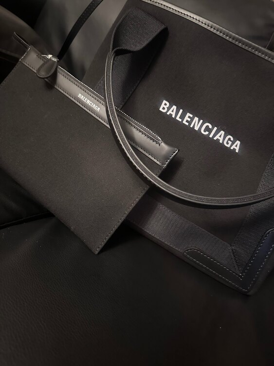 バレンシアガ  （ブランドバッグ）の商品画像 - 査定依頼日：2025年4月17日 - 最高査定価格：70,000円