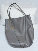 グレインレザー製Chloé Spinラージトートバッグ（ブランドバッグ）の商品画像 - 査定依頼日：2026年7月6日 - 最高査定価格：60,000円