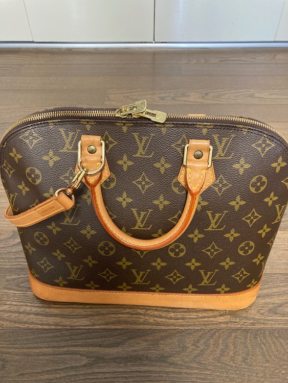 Ｍ53151（ブランドバッグ）の商品画像 - 査定依頼日：2022年10月18日 - 最高査定価格：50,000円