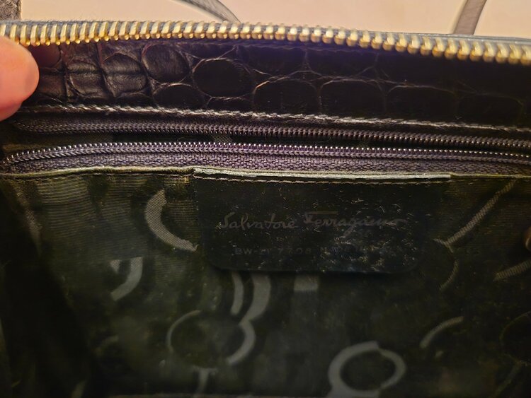 ガンチーニ　クロコ型押し黒（ブランドバッグ）の商品画像 - 査定依頼日：2026年4月7日 - 最高査定価格：10,000円