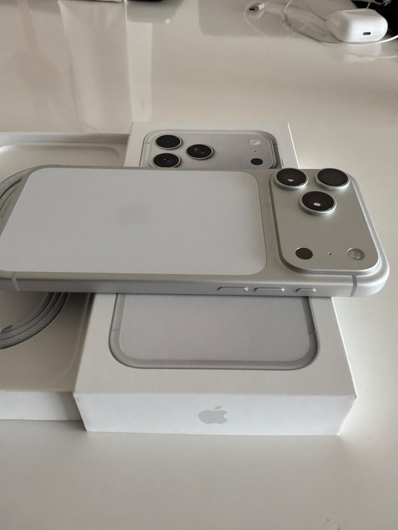 iPhone iPhone 17 Pro Max 256GB SIMフリー（スマホ）の商品画像 - 査定依頼日：2026年9月19日 - 最高査定価格：167,500円