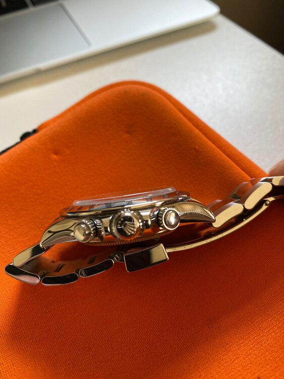 ロレックス デイトナ 116520（高級時計）の商品画像 - 査定依頼日：2025年4月8日 - 最高査定価格：3,850,000円