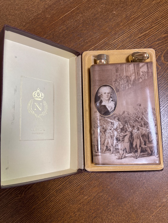 カミュBOOKナポレオン（お酒）の商品画像 - 査定依頼日：2025年6月11日 - 最高査定価格：4,500円