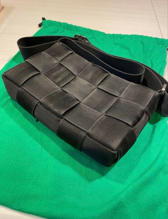 BOTTEGA VENETA カセットバック　ナイロン（ブランドバッグ）の商品画像 - 査定依頼日：2026年1月11日 - 最高査定価格：90,000円