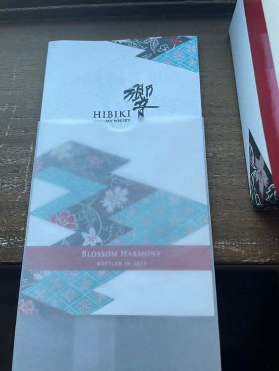 ウイスキー サントリー響 （お酒）の商品画像 - 査定依頼日：2024年1月14日 - 最高査定価格：16,000円