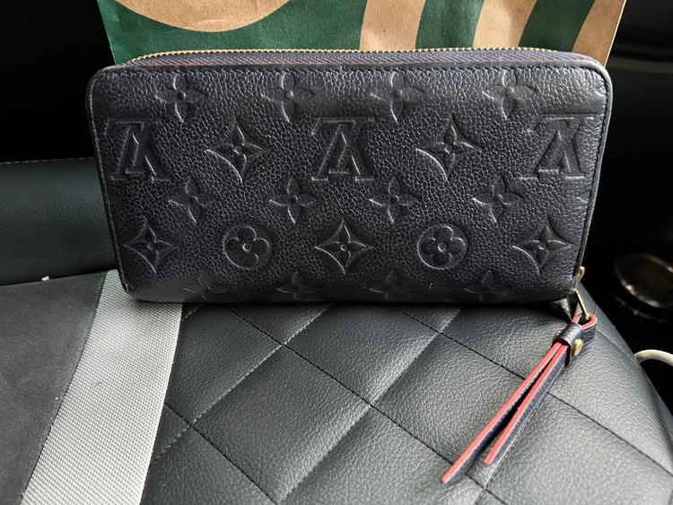 ルイヴィトン アンプラント ジッピーウォレット m62121（ブランド財布・小物）の商品画像 - 査定依頼日：2026年1月31日 - 最高査定価格：100,000円