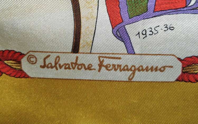 サルバトーレ•フェラガモ　大判スカーフ（古着・ファッション）の商品画像 - 査定依頼日：2025年5月22日 - 最高査定価格：1,800円