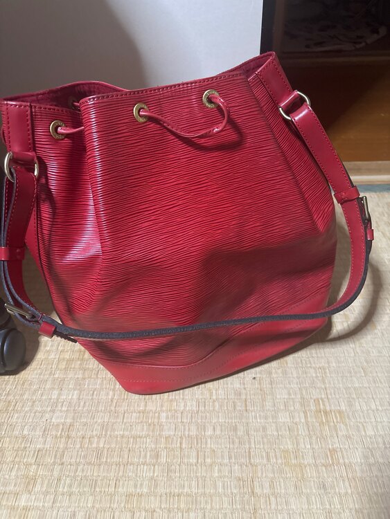 ルイヴィトン　エピ（ブランドバッグ）の商品画像 - 査定依頼日：2024年12月24日 - 最高査定価格：35,000円