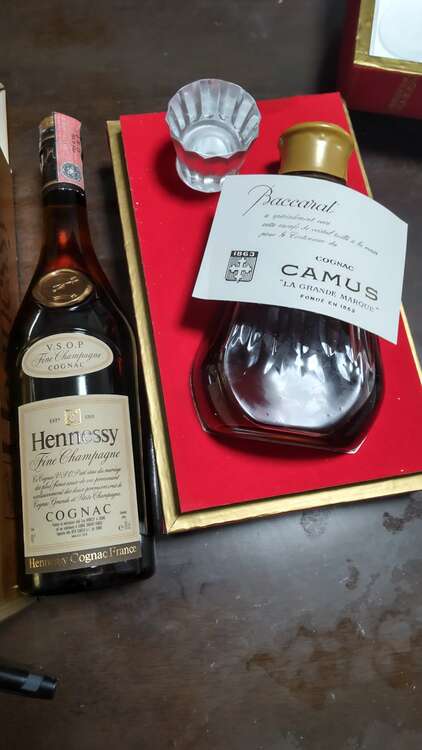 ブランデー カミュ （お酒）の商品画像 - 査定依頼日：2025年3月5日 - 最高査定価格：12,000円