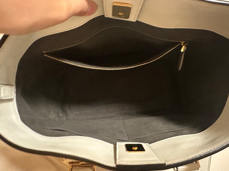 fendi ffトート（ブランドバッグ）の商品画像 - 査定依頼日：2025年9月3日 - 最高査定価格：50,000円