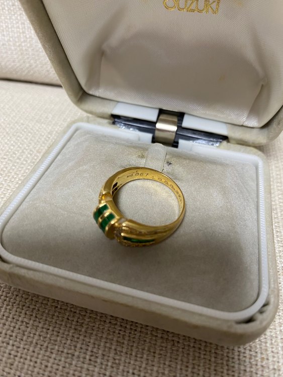 エメラルドとダイヤの指輪 ベース18金（金・貴金属）の商品画像 - 査定依頼日：2023年8月21日 - 最高査定価格：40,000円