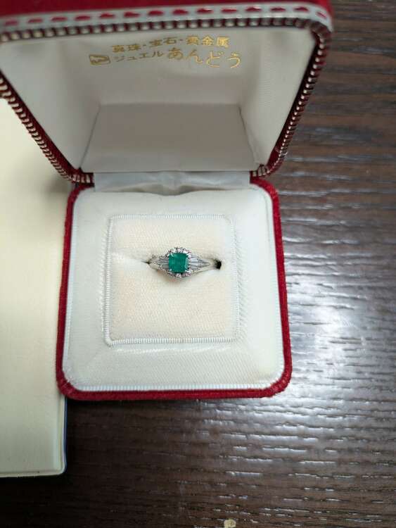 天然エメラルド（コロンビア産）（宝石）の商品画像 - 査定依頼日：2025年4月25日 - 最高査定価格：100,000円