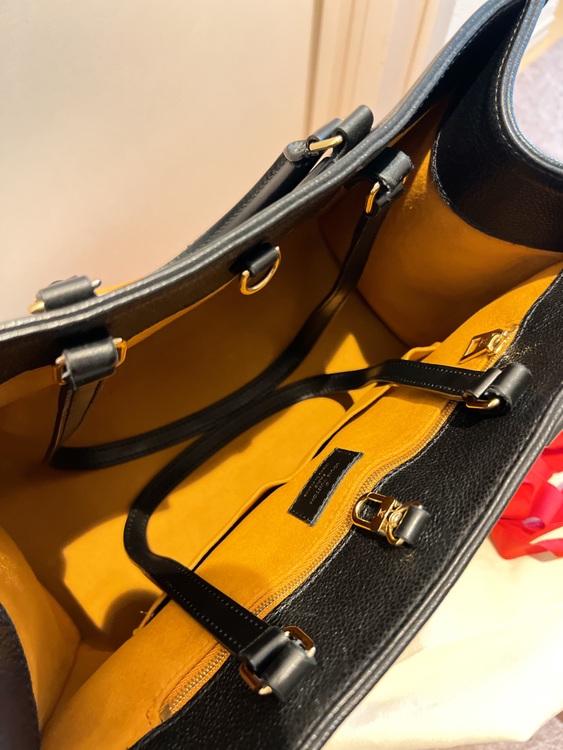 ルイヴィトン　オンザゴーMM 型番 M45595（ブランドバッグ）の商品画像 - 査定依頼日：2025年6月3日 - 最高査定価格：333,000円