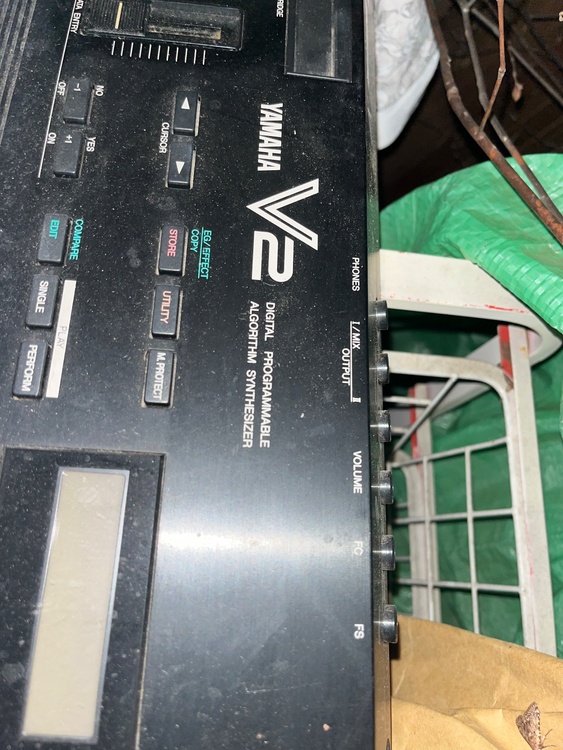 V2（ピアノ・楽器・PA機材）の商品画像 - 査定依頼日：2026年7月3日 - 最高査定価格：3,000円