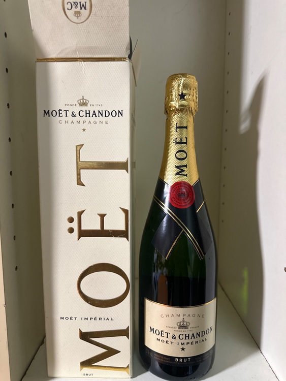 シャンパン モエ・エ・シャンドン （お酒）の商品画像 - 査定依頼日：2025年8月4日 - 最高査定価格：3,000円