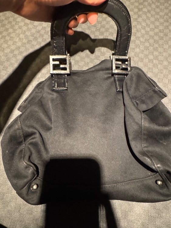 ハンドバッグ（ブランドバッグ）の商品画像 - 査定依頼日：2025年10月14日 - 最高査定価格：15,000円