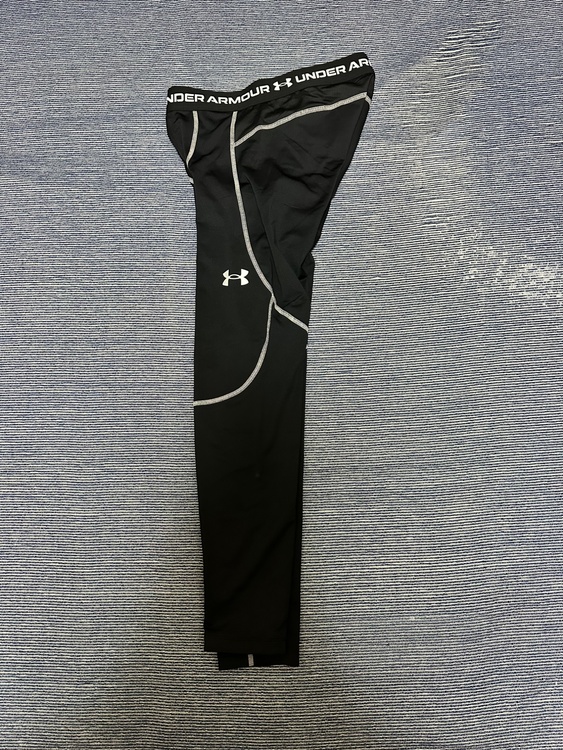 アンダーアーマCOLDGEAR（その他のスポーツ用品）の商品画像 - 査定依頼日：2026年1月19日 - 最高査定価格：1,000円